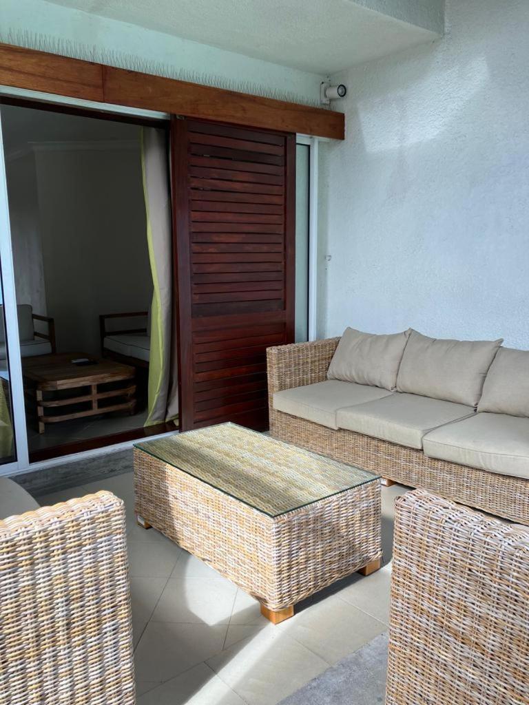 Sunset Boulevard, Grand Bay Luaran gambar