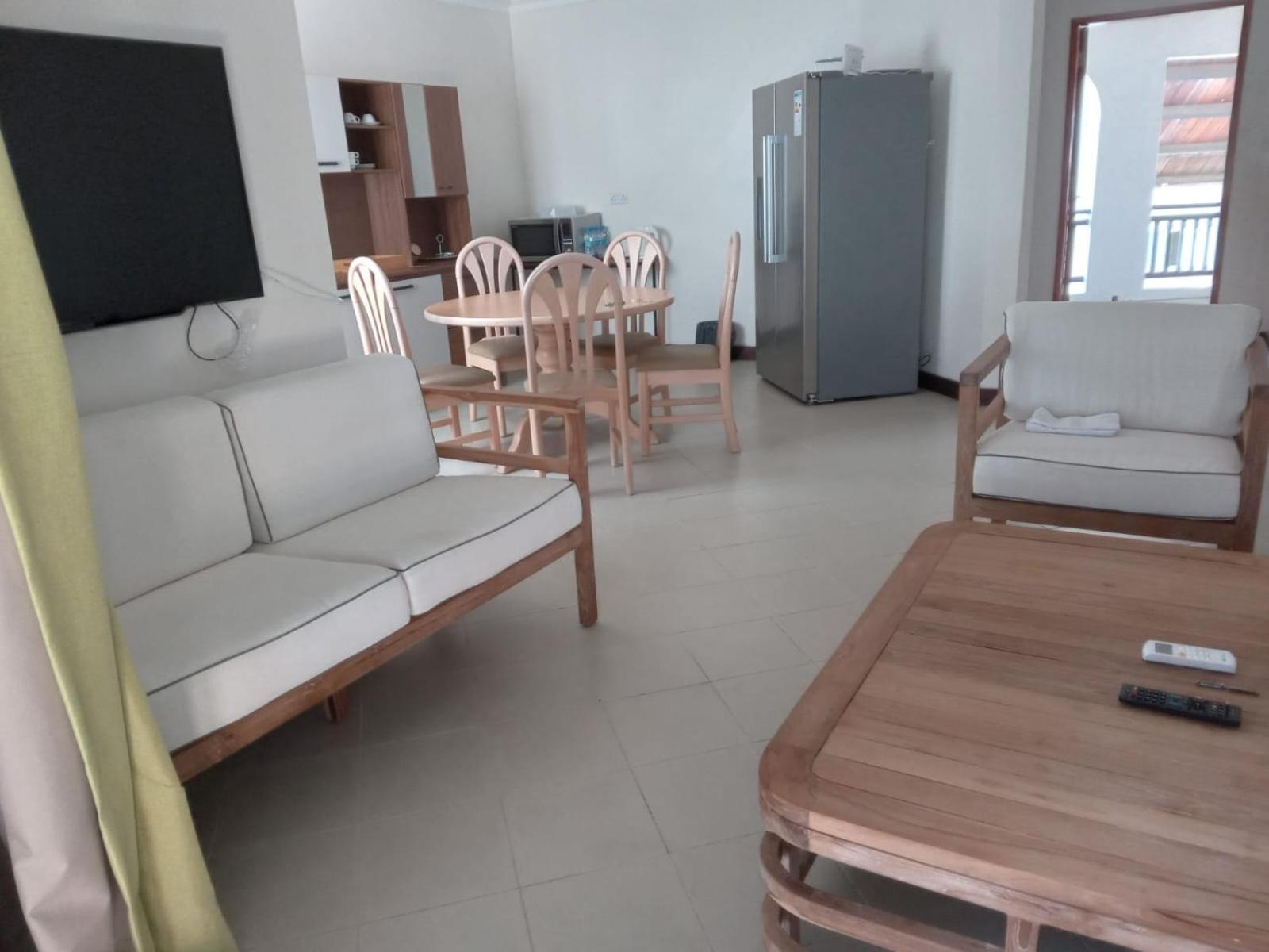Sunset Boulevard, Grand Bay Luaran gambar