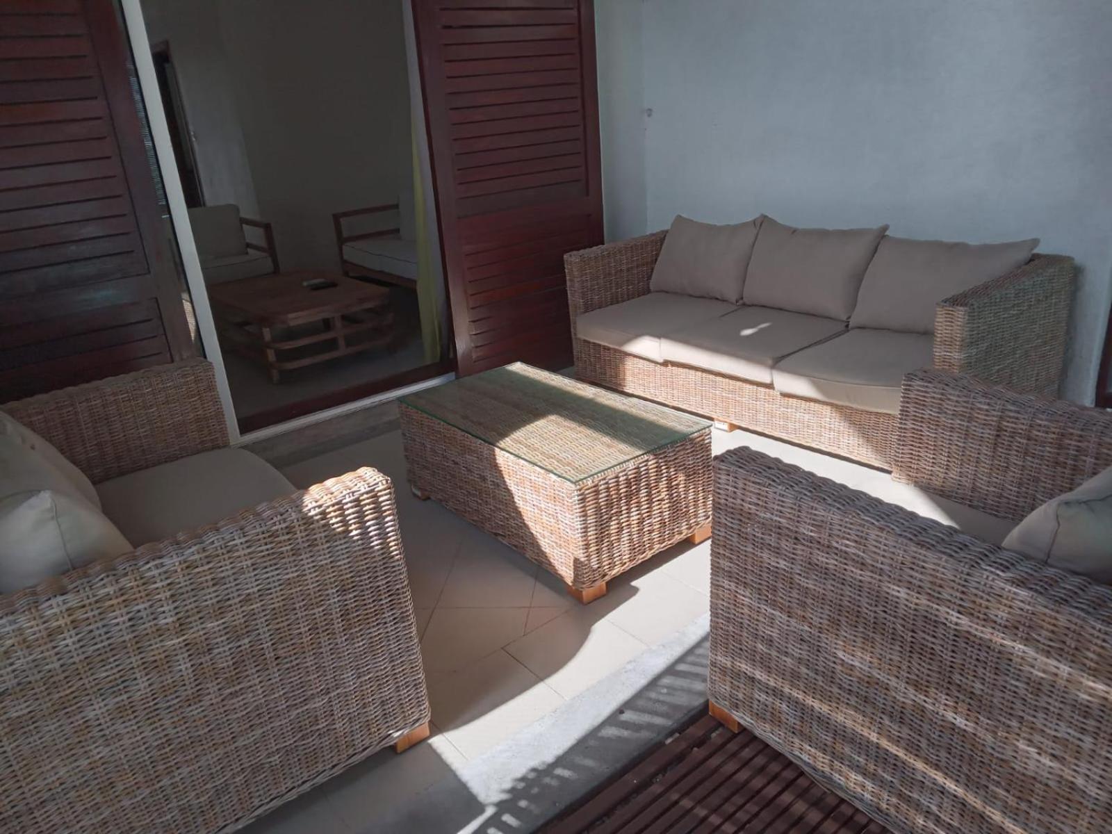 Sunset Boulevard, Grand Bay Luaran gambar