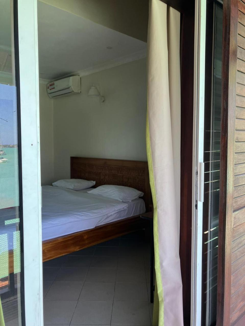Sunset Boulevard, Grand Bay Luaran gambar